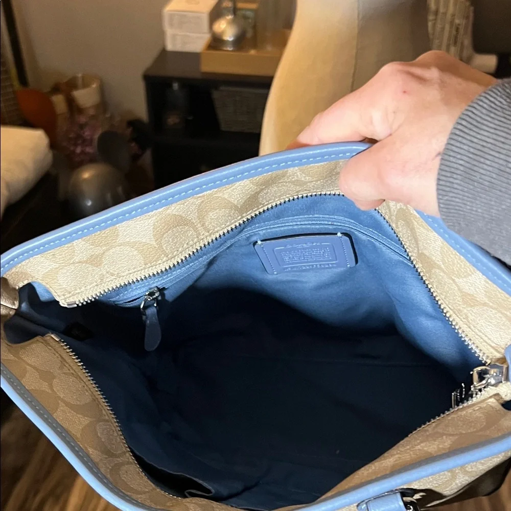 Coach light Signature Blue trim Tote - Picture 4 of 5